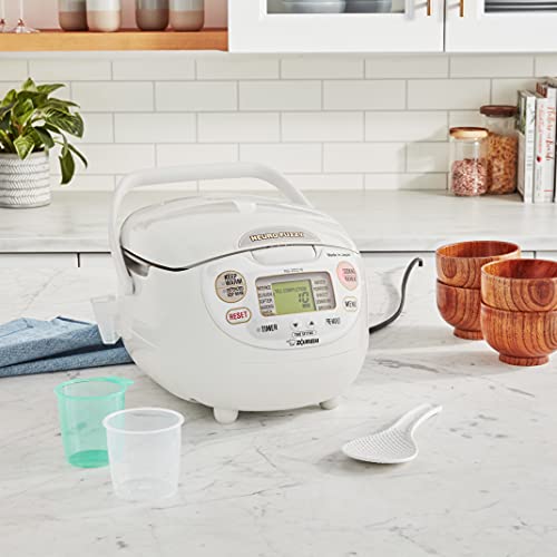 Zojirushi NS-ZCC10 accesorios incluyen espatula y dos tazas.