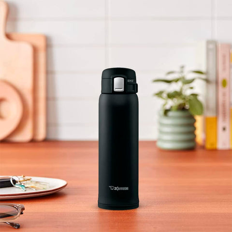 Zojirushi SM-SA48-BA, aislamiento al vacío, mantiene caliente o frío por más horas.
