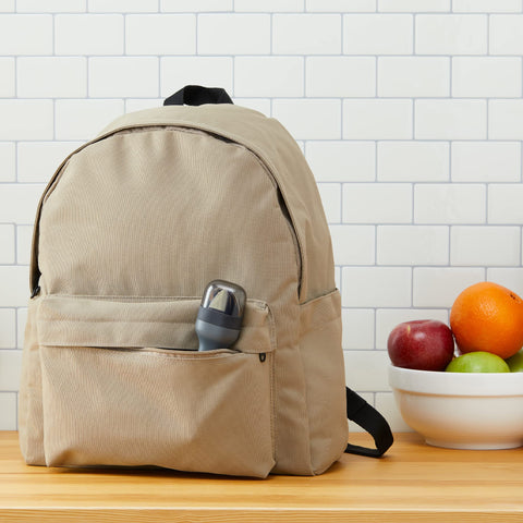 Estuche ZOKU libre de BPA para transporte seguro de cubiertos.