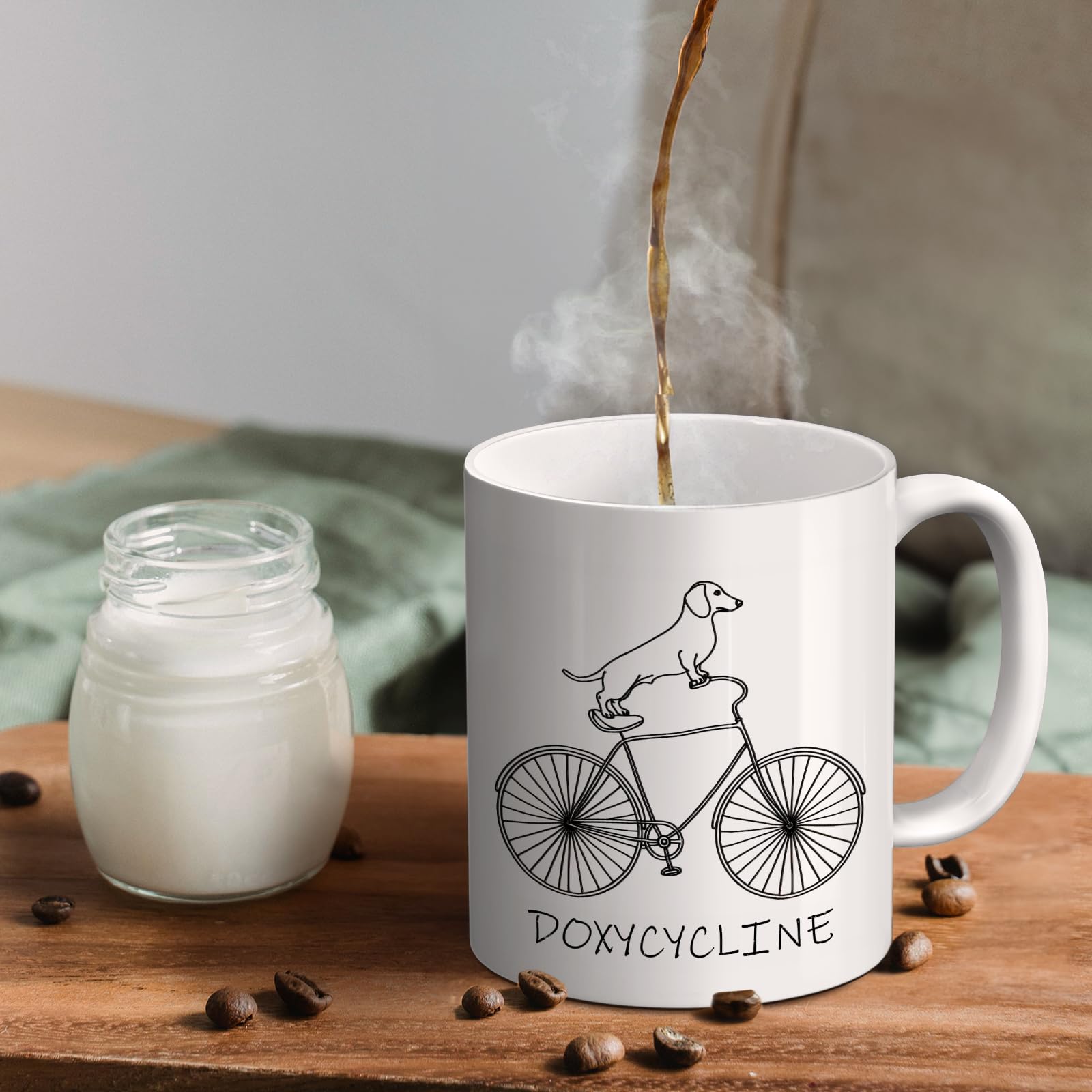 Zomhix con diseño vibrante en taza, añade personalidad a tu pausa.