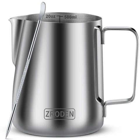 Jarro Zroden 20 onzas en primer plano, ideal para espumar leche en casa.