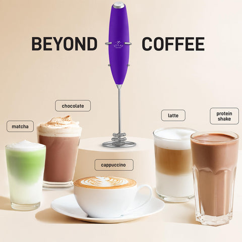 Zulay Kitchen batidora tornado triple preparando capuchino con espuma suave