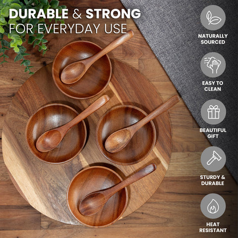 Conjunto de 8 piezas de teca Zulay Kitchen listo para servir.