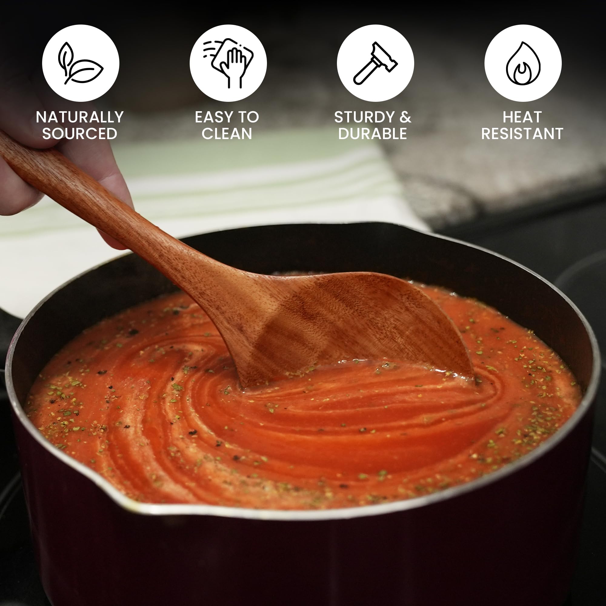 Cucharón Zulay Kitchen protege utensilios antiadherentes gracias a su diseño de teca.