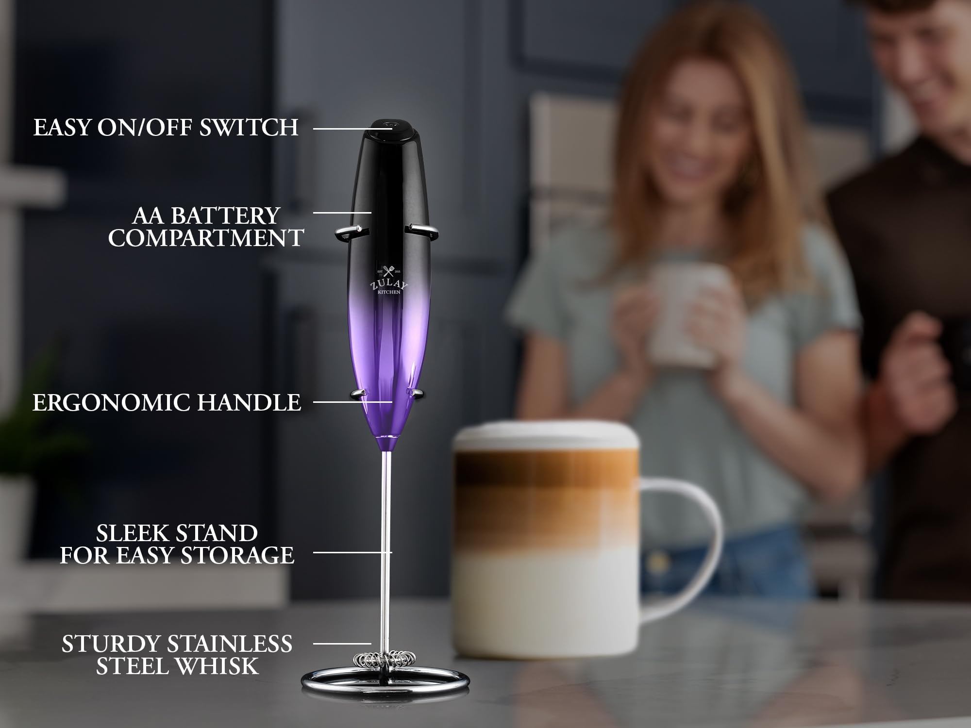 Zulay Kitchen Executive Series Milk Frother incluye soporte y accesorios para limpieza.