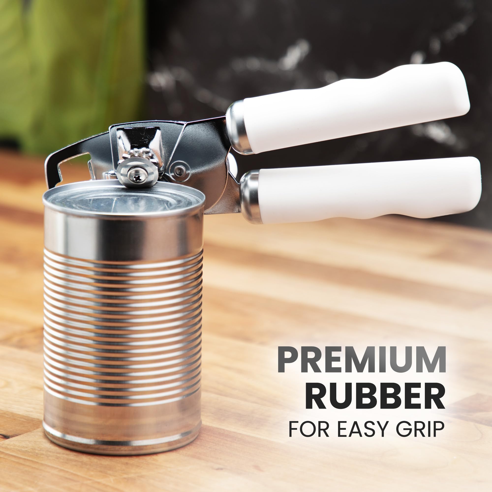 Herramienta multifuncional para abrir latas y botellas sin complicaciones.
