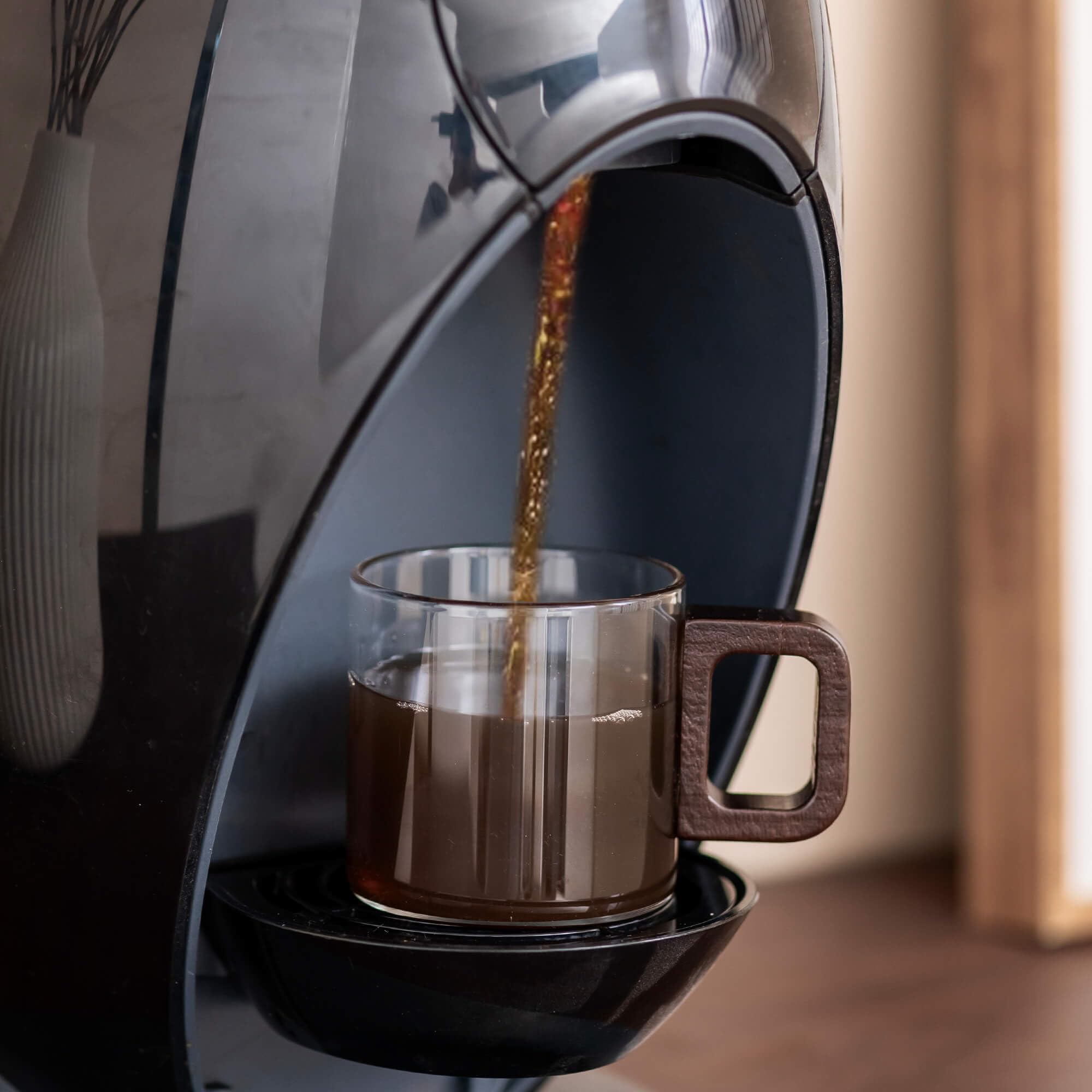 Tazas de espresso con asa cuadrada, diseño único para servir.