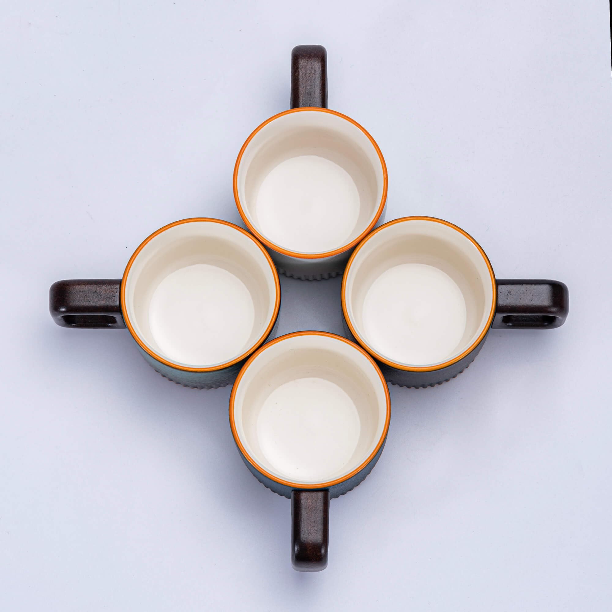 Zurucily expreso con asa ergonómica, práctico para ritual diario de café.
