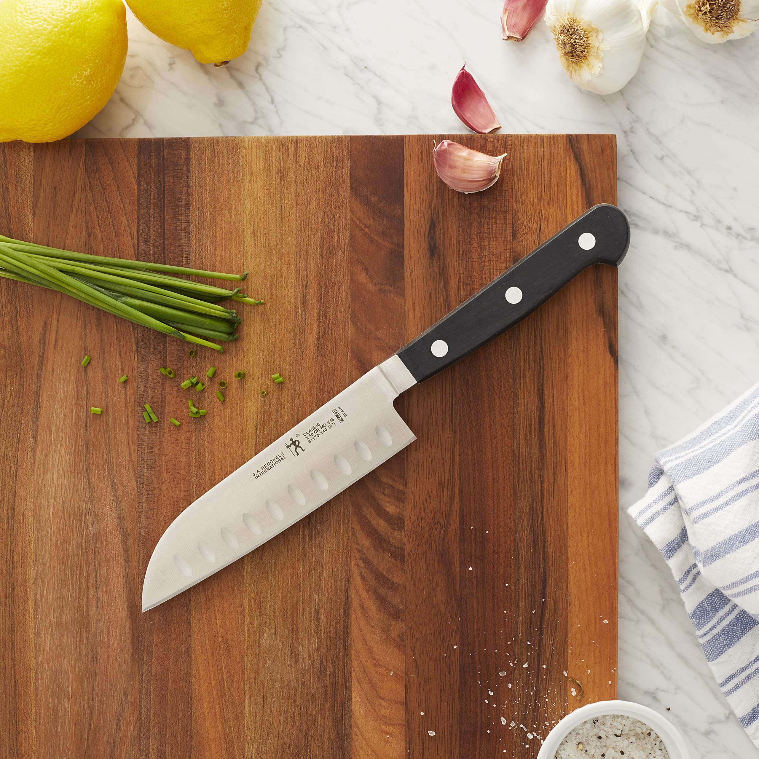Zwilling Classic Santoku con mango ergonómico y tres remaches para mayor equilibrio