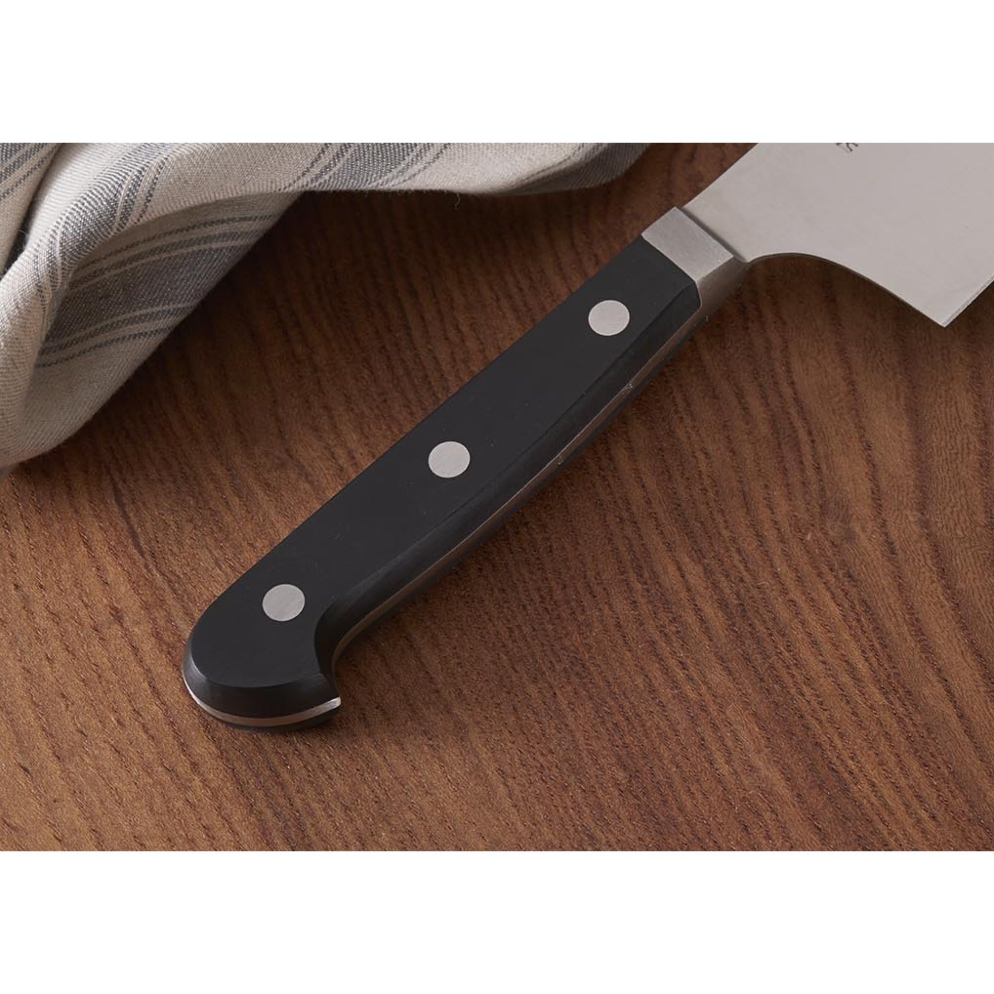 ZWILLING CLASSIC 6 pulgadas cuchillo chef, hoja satinada para cortes precisos.