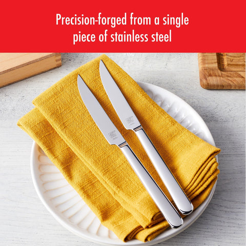 Corte preciso de carnes con cuchillos ZWILLING Contemporary en casa.