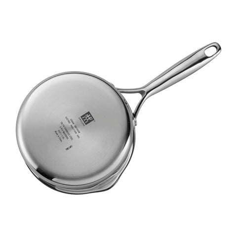 Mangos ergonómicos de ZWILLING Energy Plus evitan calor y permiten maniobras seguras.