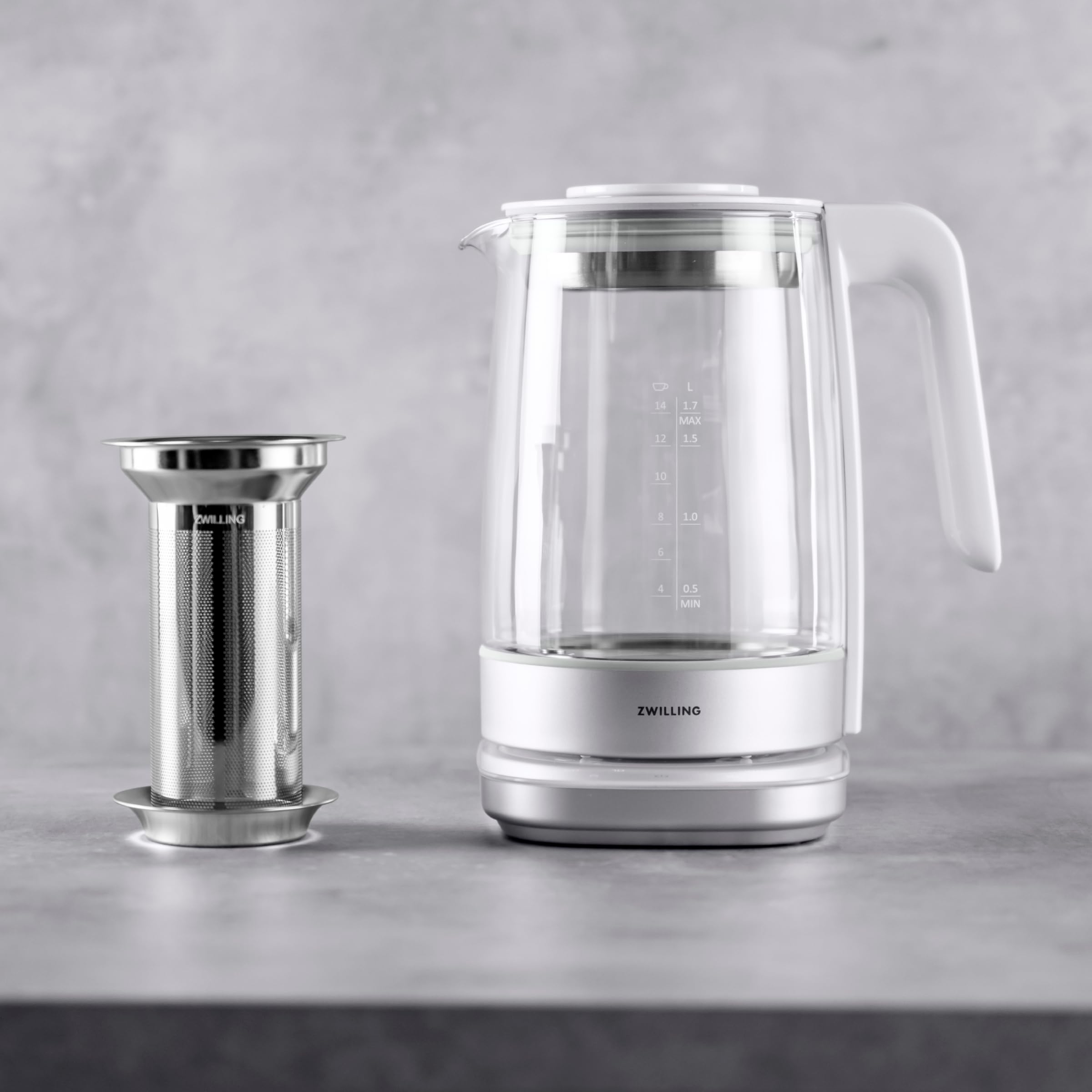 Capacidad de 1,7 litros para preparar varias tazas a la vez.