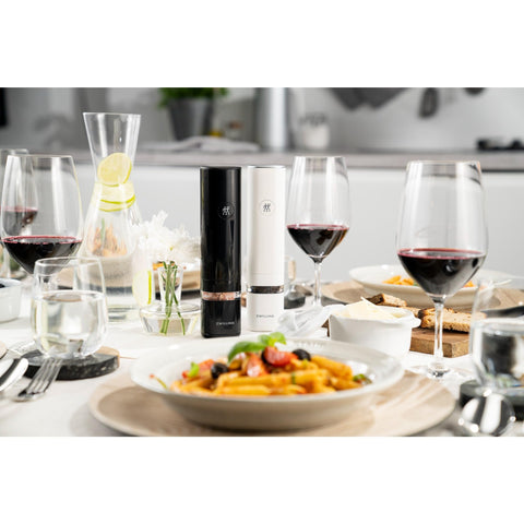 ZWILLING Enfinigy: ventana 360° para ver el relleno y recargar fácil.