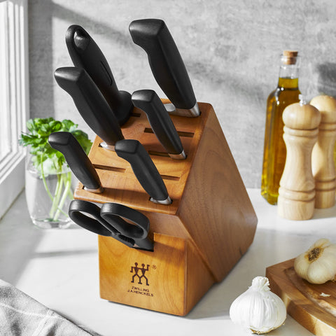 Cuchillo pan ZWILLING Four Star Anniversary 8 pulgadas, para rebanadas uniformes.