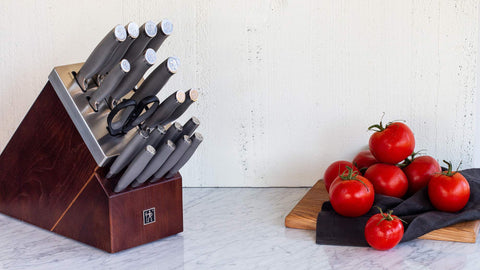 Cuchillo santoku de 7 pulgadas Zwilling Henckels Graphite para rebanados uniformes