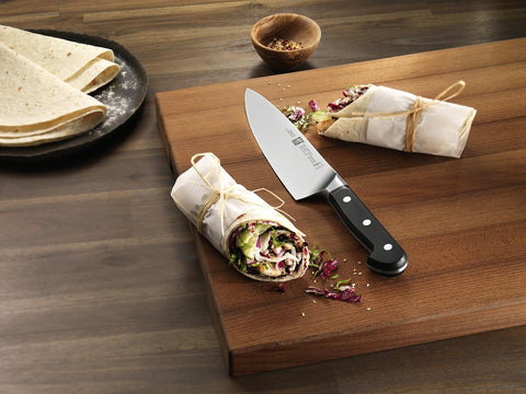 Hoja Sigmaforge de Zwilling Pro, acero alto carbono sin manchas para durabilidad.