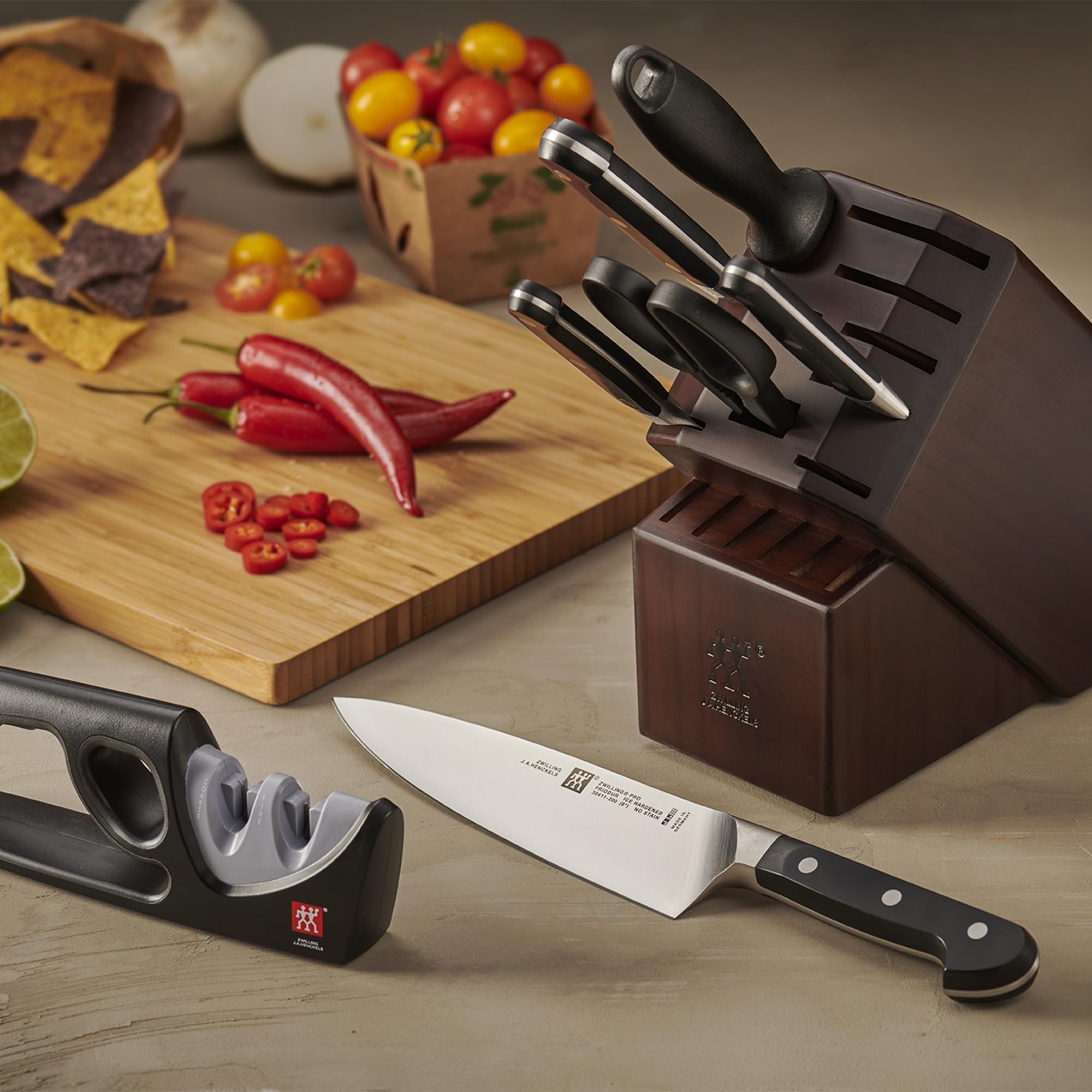 Cuchillo prep Zwilling Pro 5.5 pulgadas para picar y cortar con control