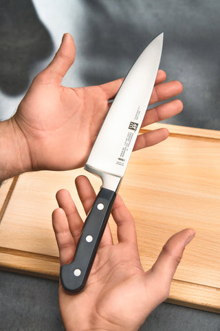 Zwilling Professional S, diseño con tres remaches, primer plano.