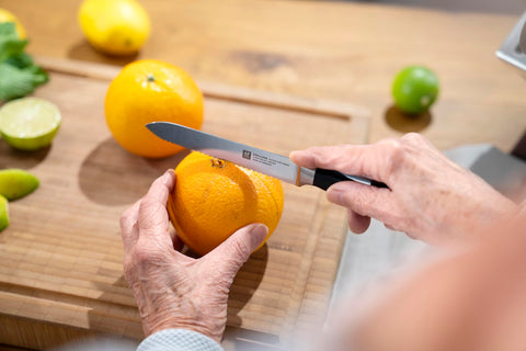 Zwilling hoja FRIODUR de acero endurecido para mayor durabilidad y resistencia.
