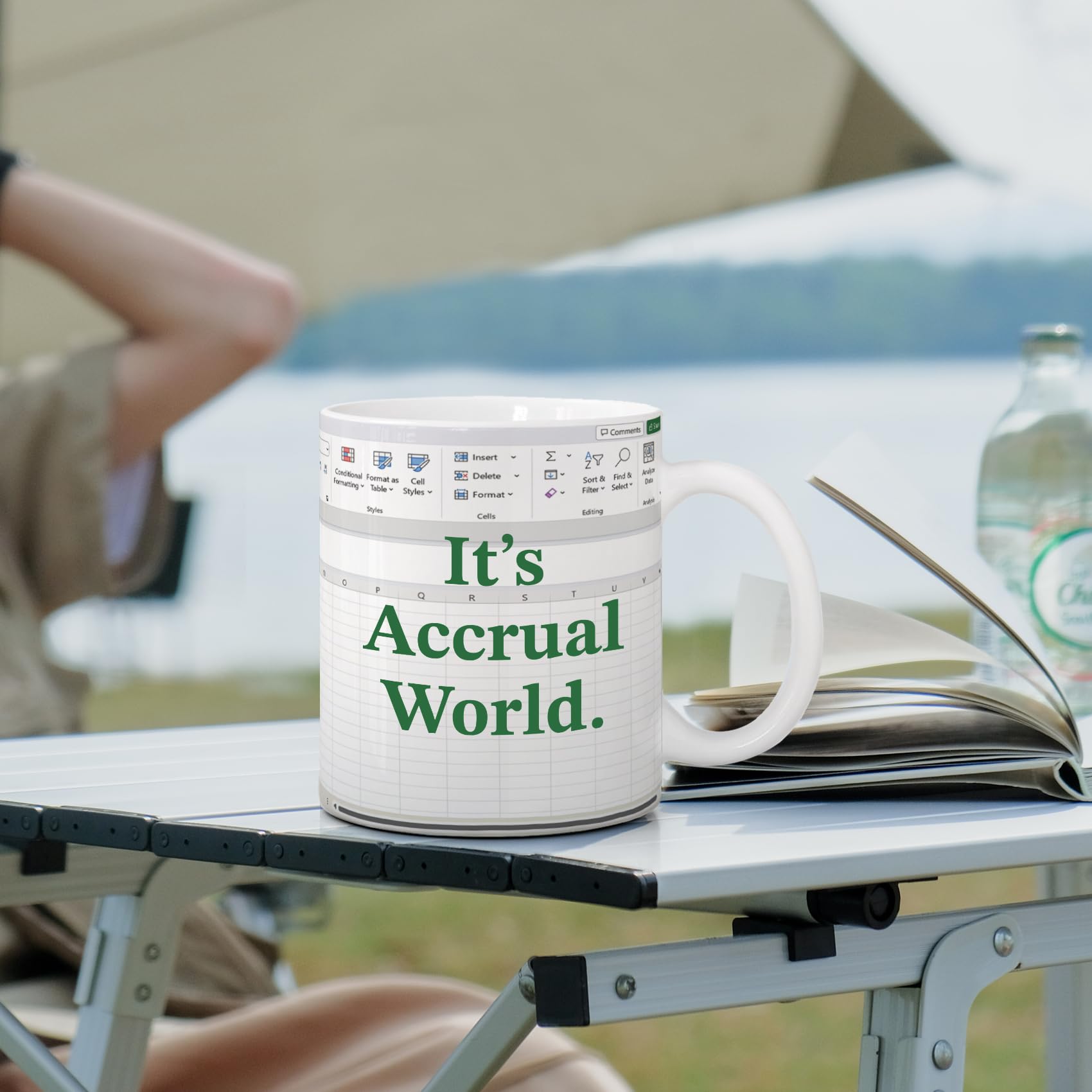 Taza ZWV con mango ergonómico para agarre cómodo durante horas.