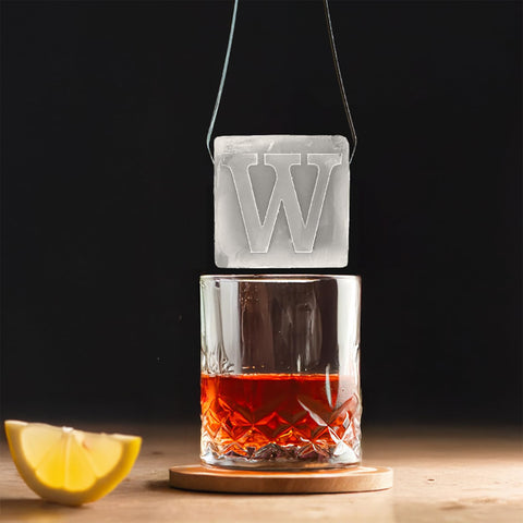Cubos de whisky monograma ZXYJJN en silicona flexible para desmoldado suave.